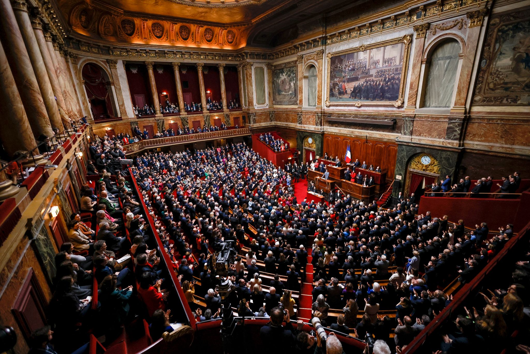 Historische Abstimmung in Frankreich zur Verankerung des Abtreibungsrechts