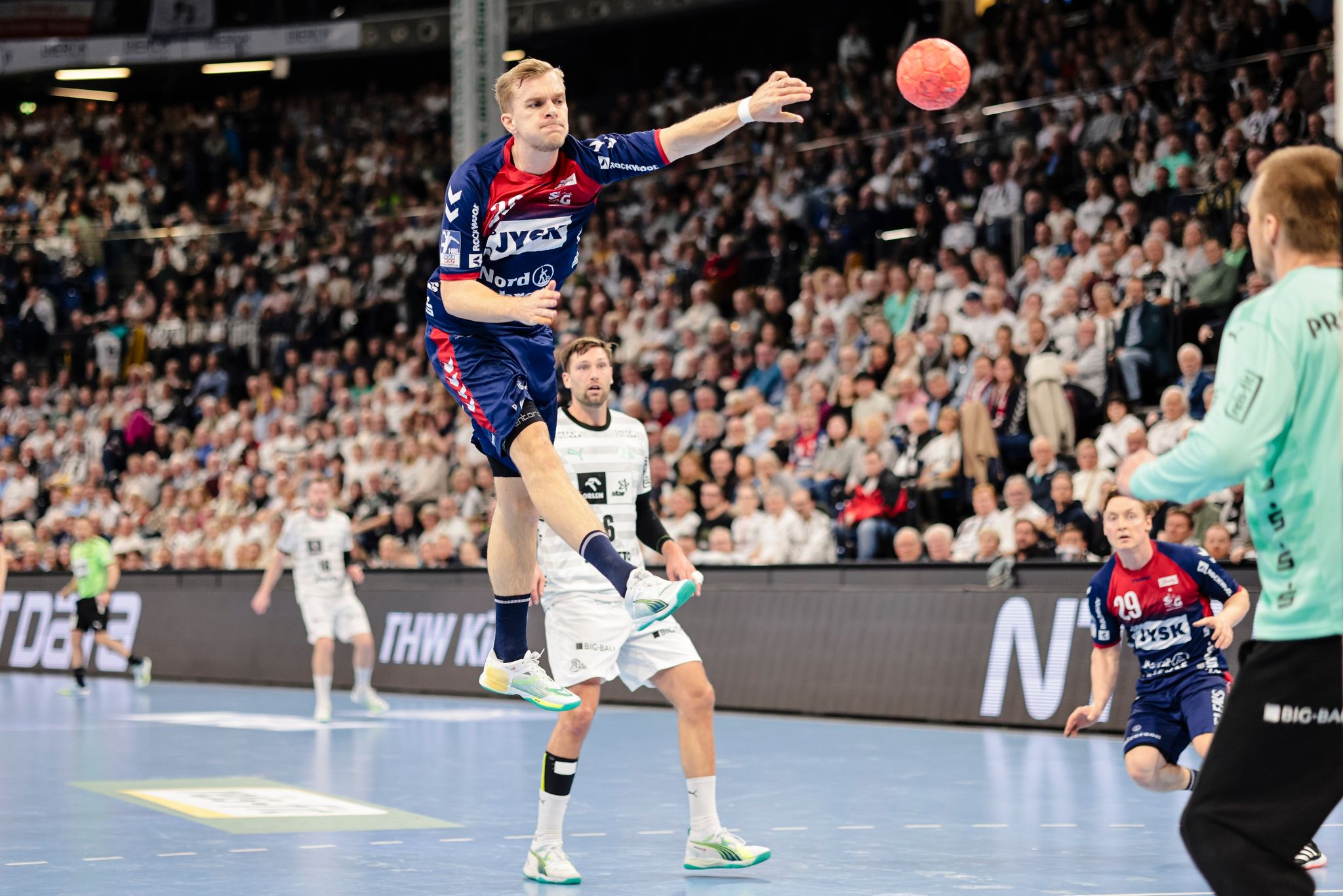 Rekordsieg: Flensburgs Handballer fertigen Kiel im Derby ab