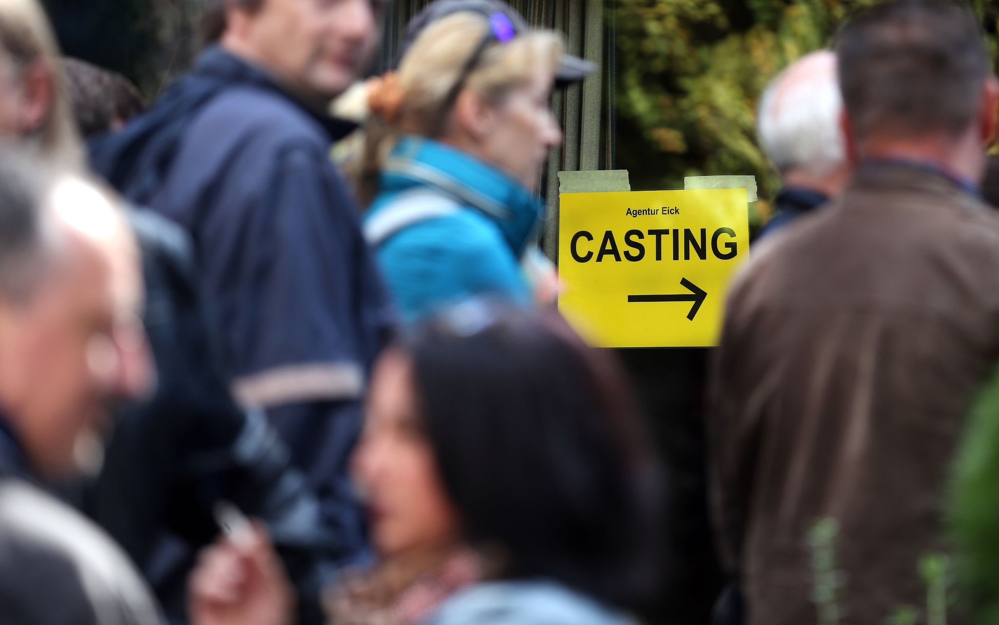 Komparsen für Serie gesucht – Männer gern mit Schnäuzer