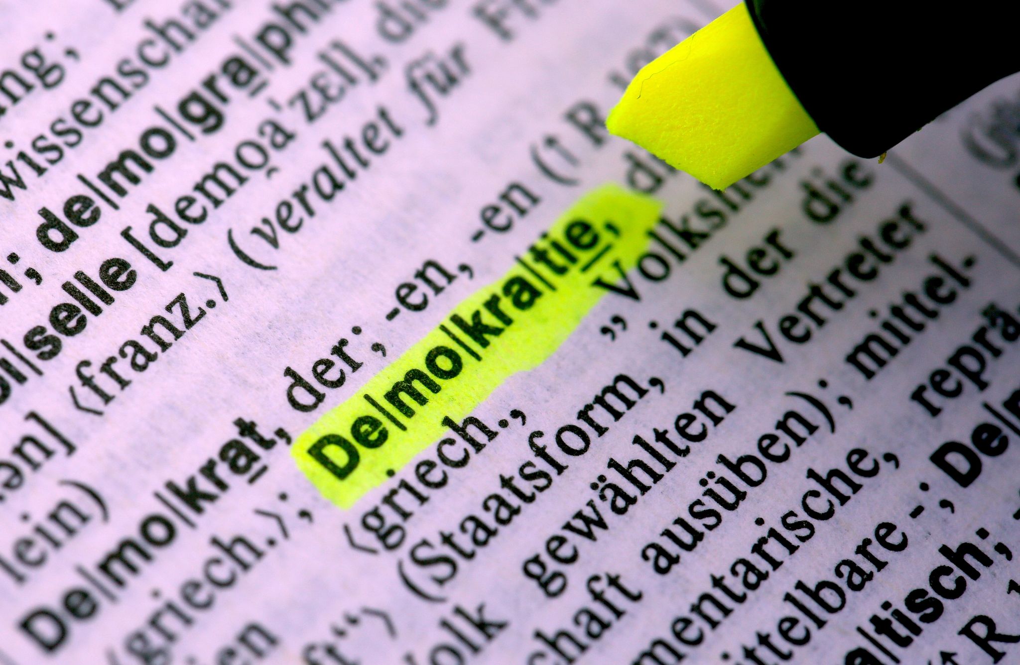 Demokratien auf Rückzug – soziale und wirtschaftliche Folgen