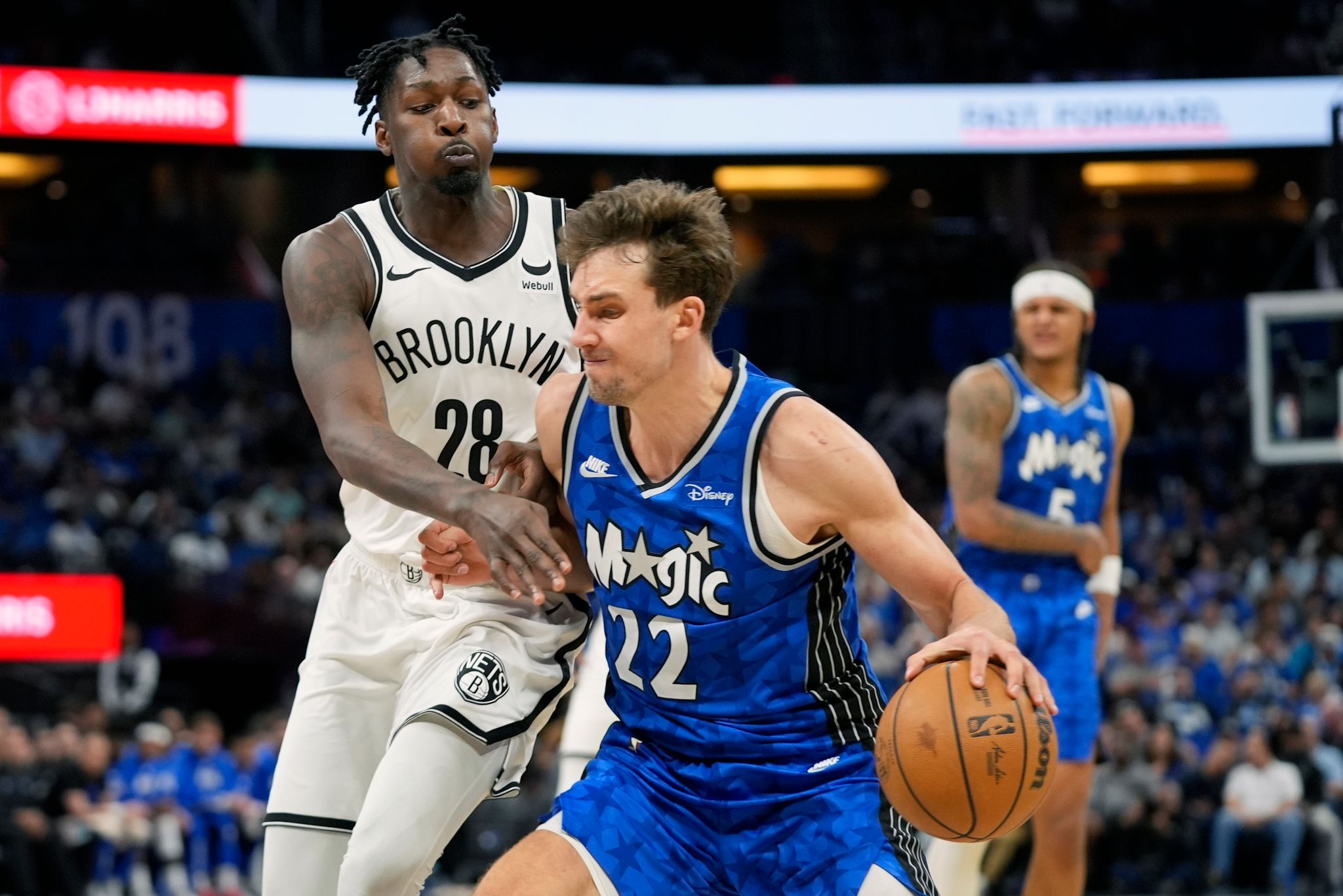 Wagner-Brüder gewinnen deutsches NBA-Duell gegen Schröder