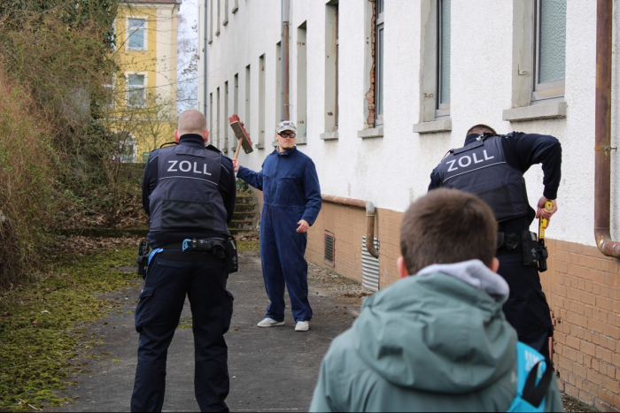 Spannender Berufsinformationstag beim Hauptzollamt Gießen