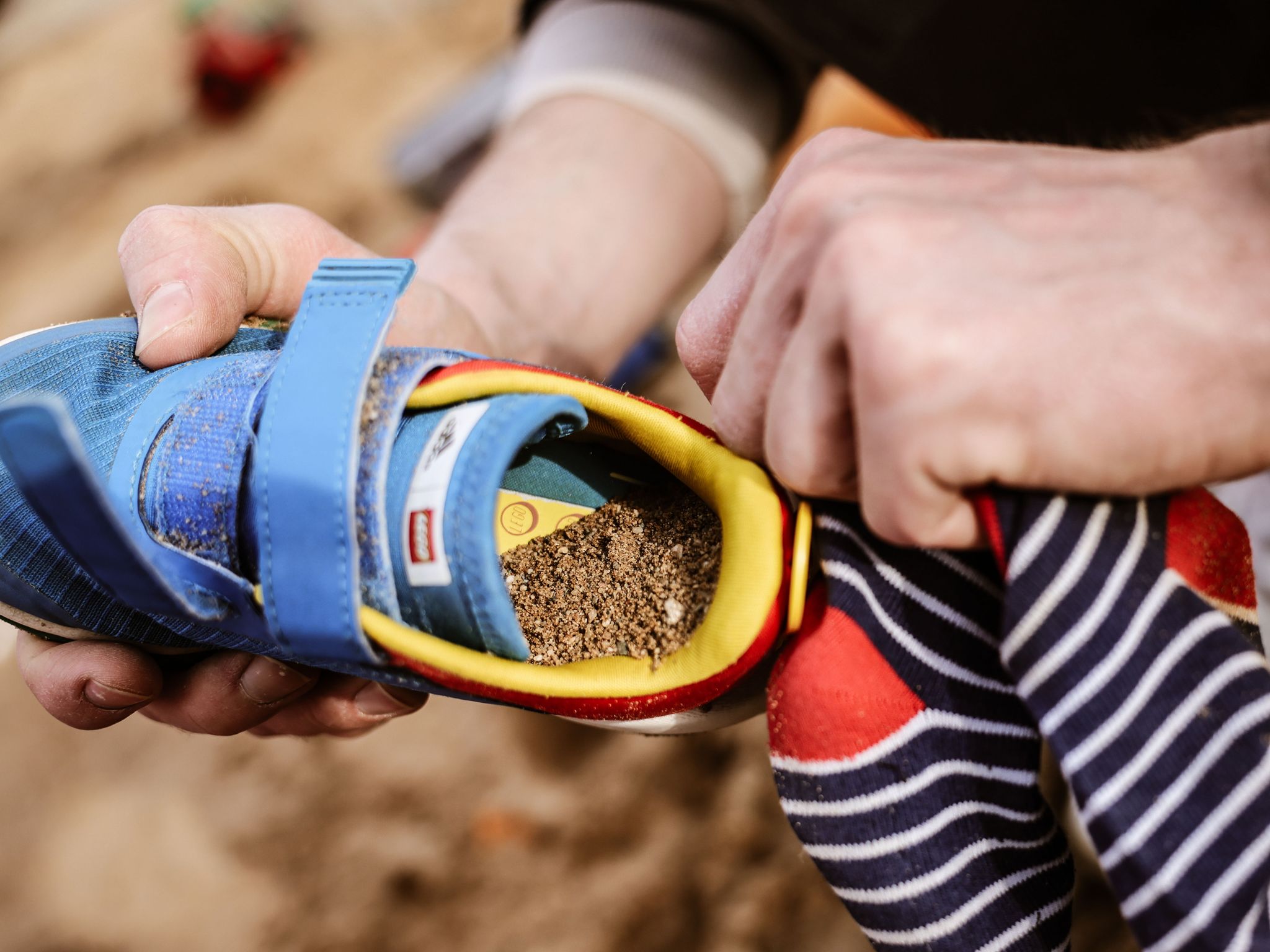Warum haben Kinder immer so viel Sand in den Schuhen?
