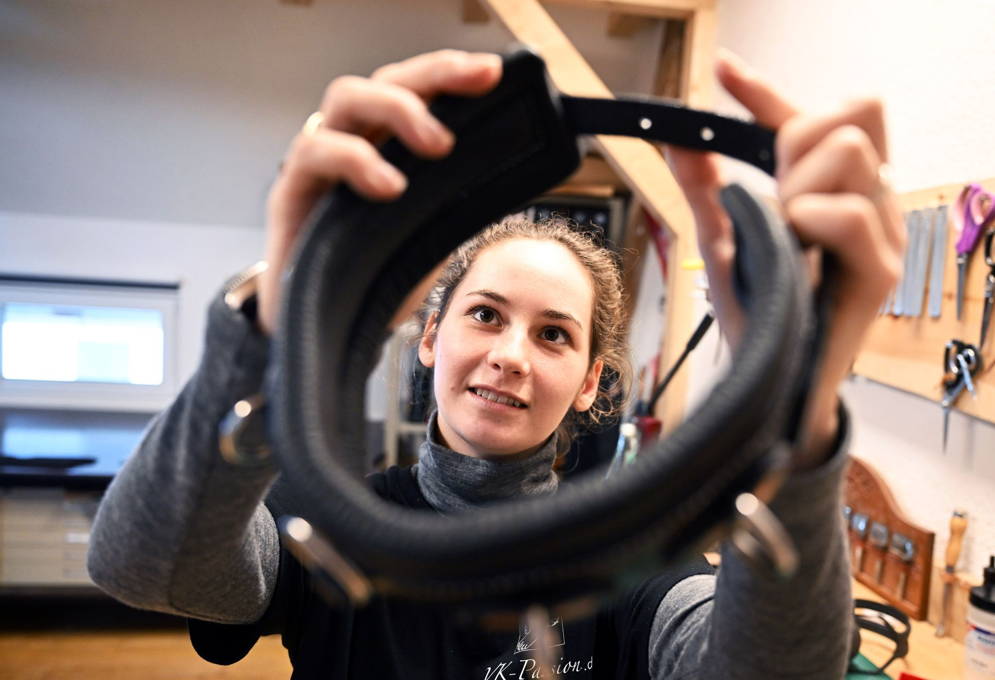 Erotiksattlerin – Traditionelles Handwerk mit frivolem Touch