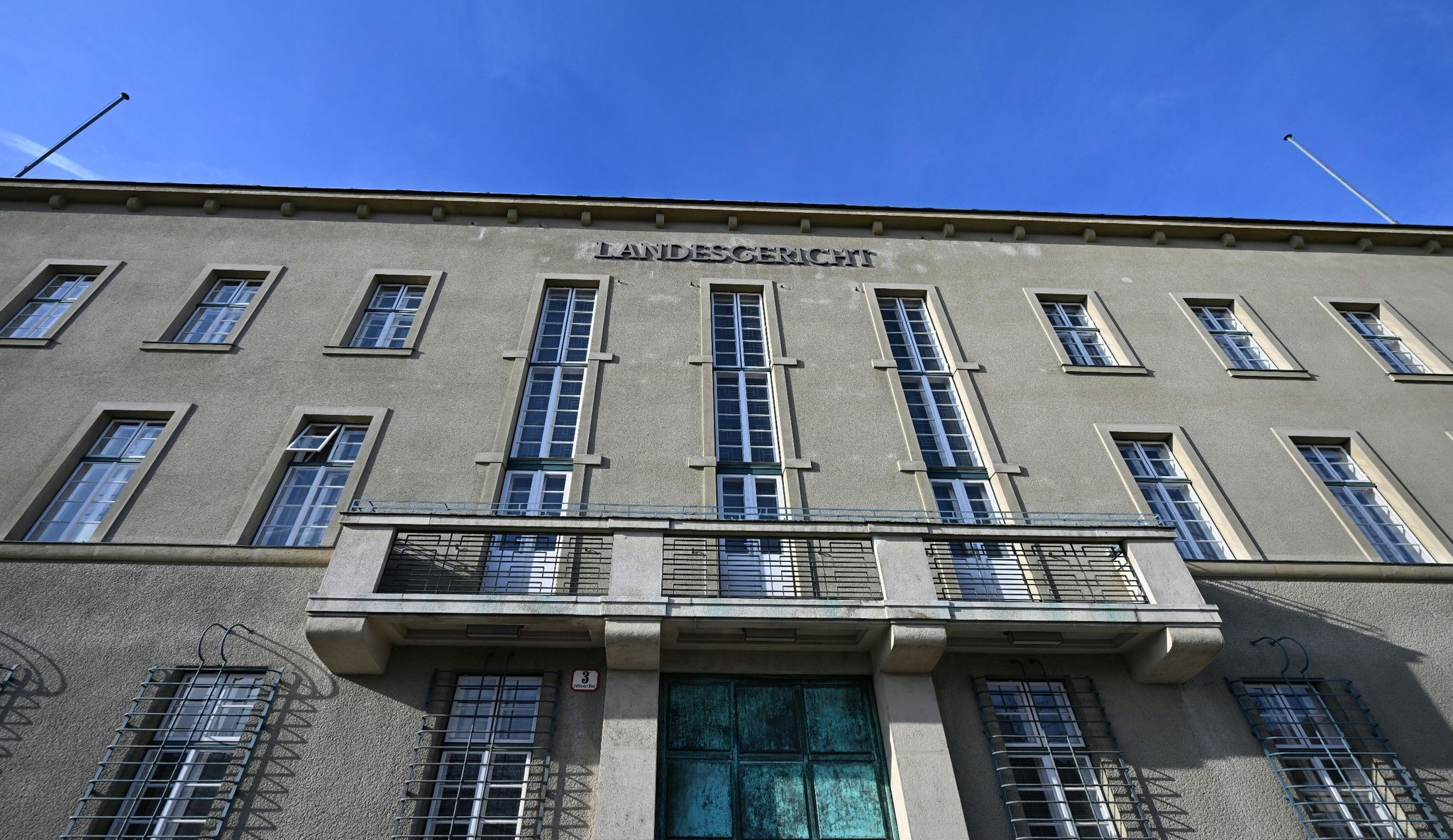 Verurteilung im Fall Kindesmisshandlung: Mutter zu 20 Jahren Haft verurteilt