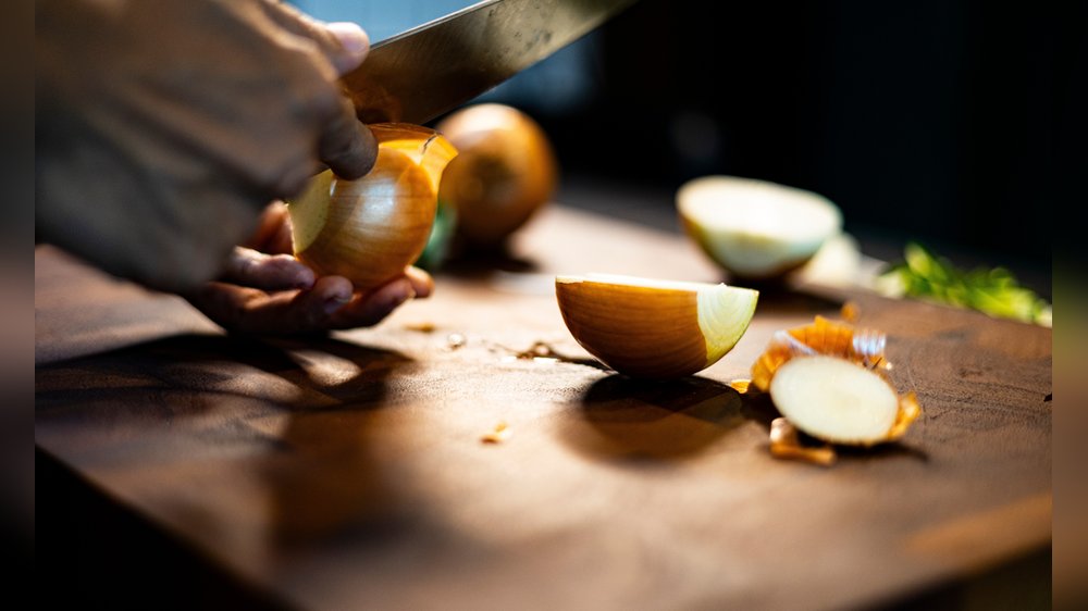 Vielseitige Zwiebelschalen: Von der Küche bis zum Garten