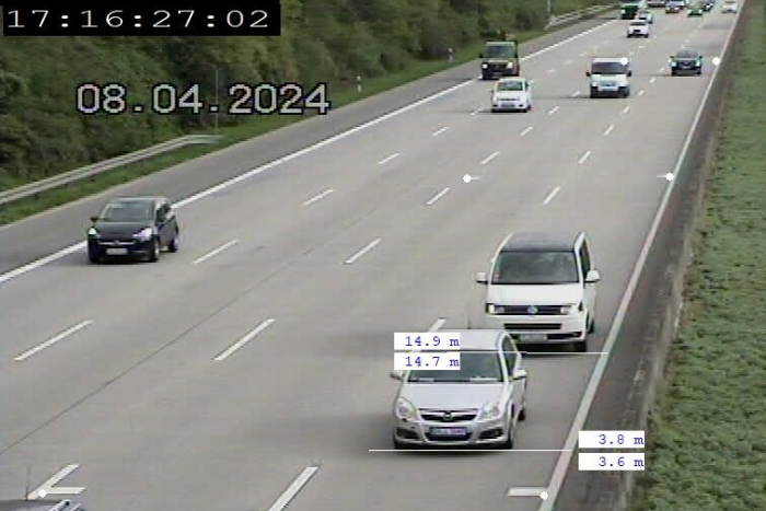 Darmstadt: Polizei kontrolliert Abstand bei 140 km/h