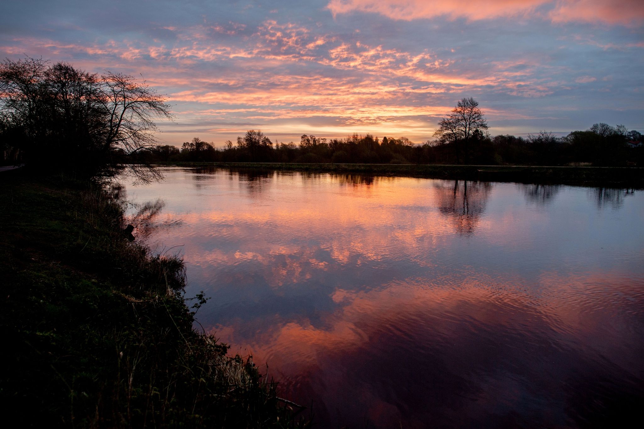 Ungewöhnlich warmes April-Wochenende mit stürmischem Wetter in Deutschland