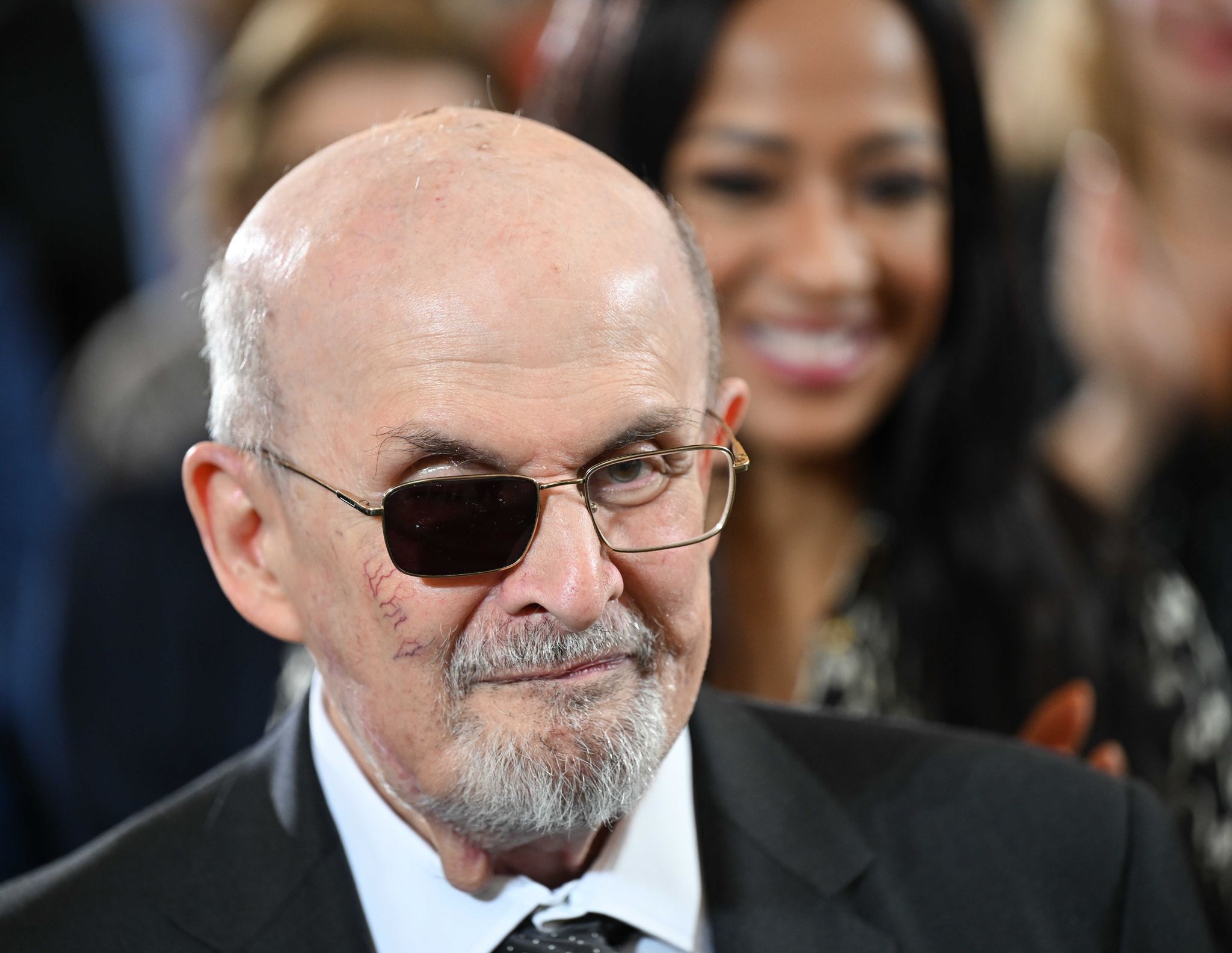 Salman Rushdie veröffentlicht Buch «Knife» nach Attentat