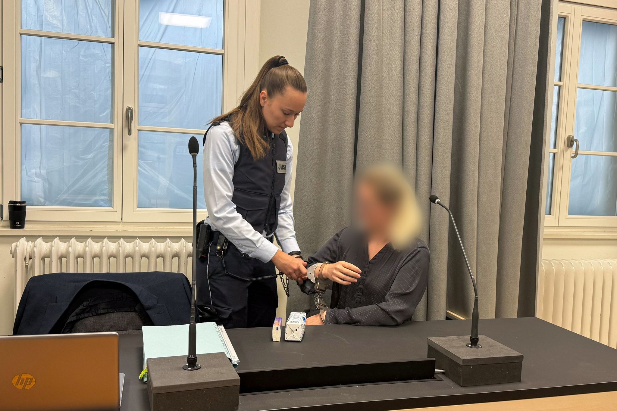 Partner aus Frust getötet? 36-Jährige schweigt vor Gericht