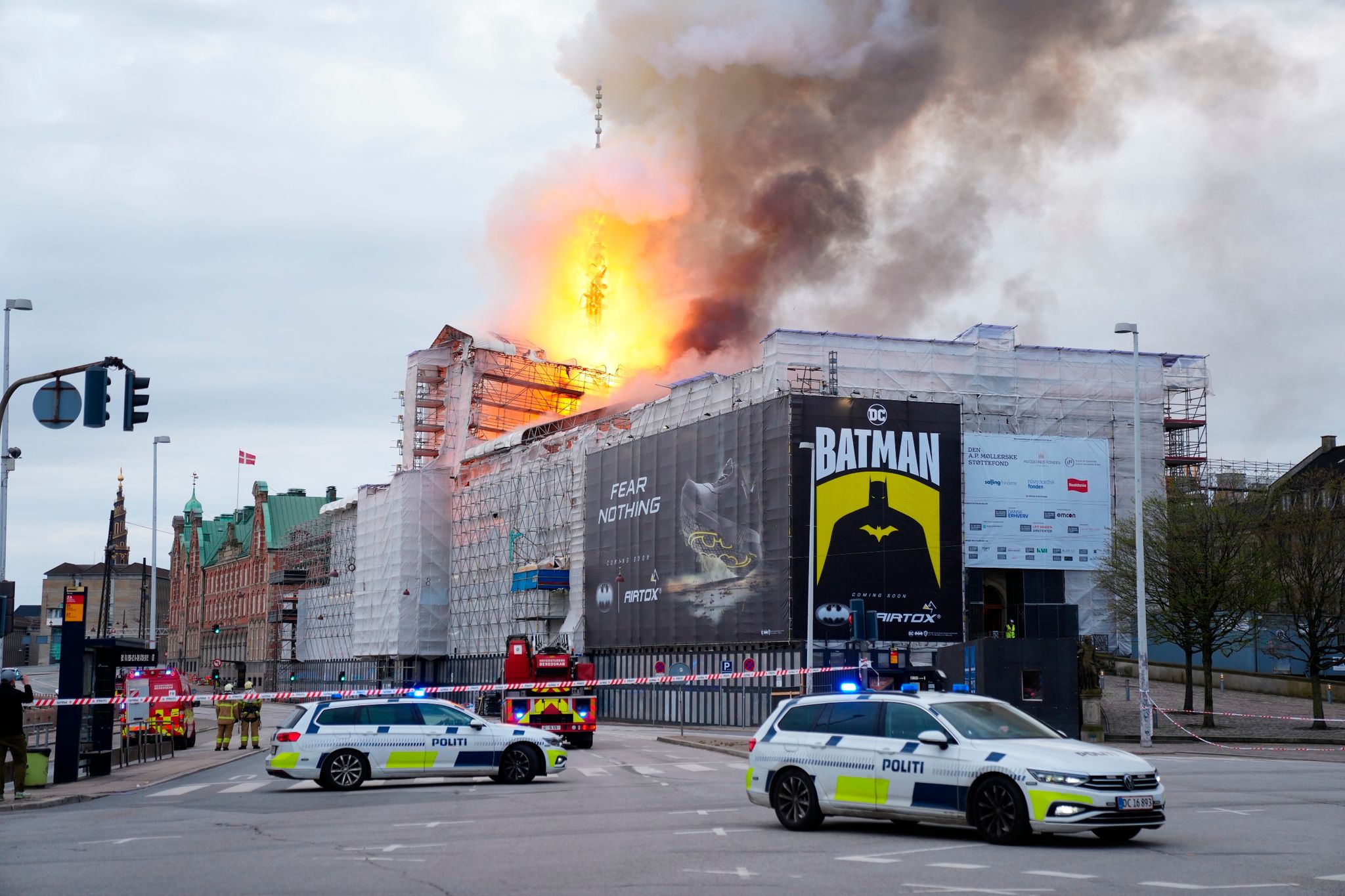 Historische Börse in Kopenhagen steht in Flammen