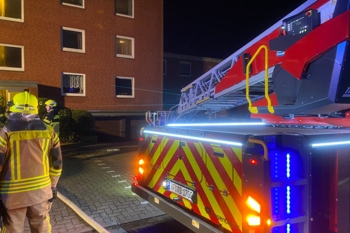 Elmshorn: Feuer auf Balkon und Verkehrsunfall in Henstedt-Ulzburg