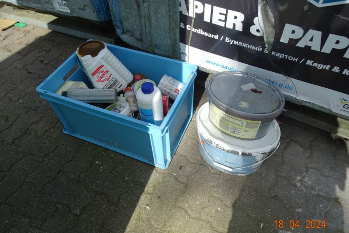 Bad Segeberg: Unzulässige Ablagerung von Farbeimern und Flaschen in Elmshorn – Polizei sucht Zeugen