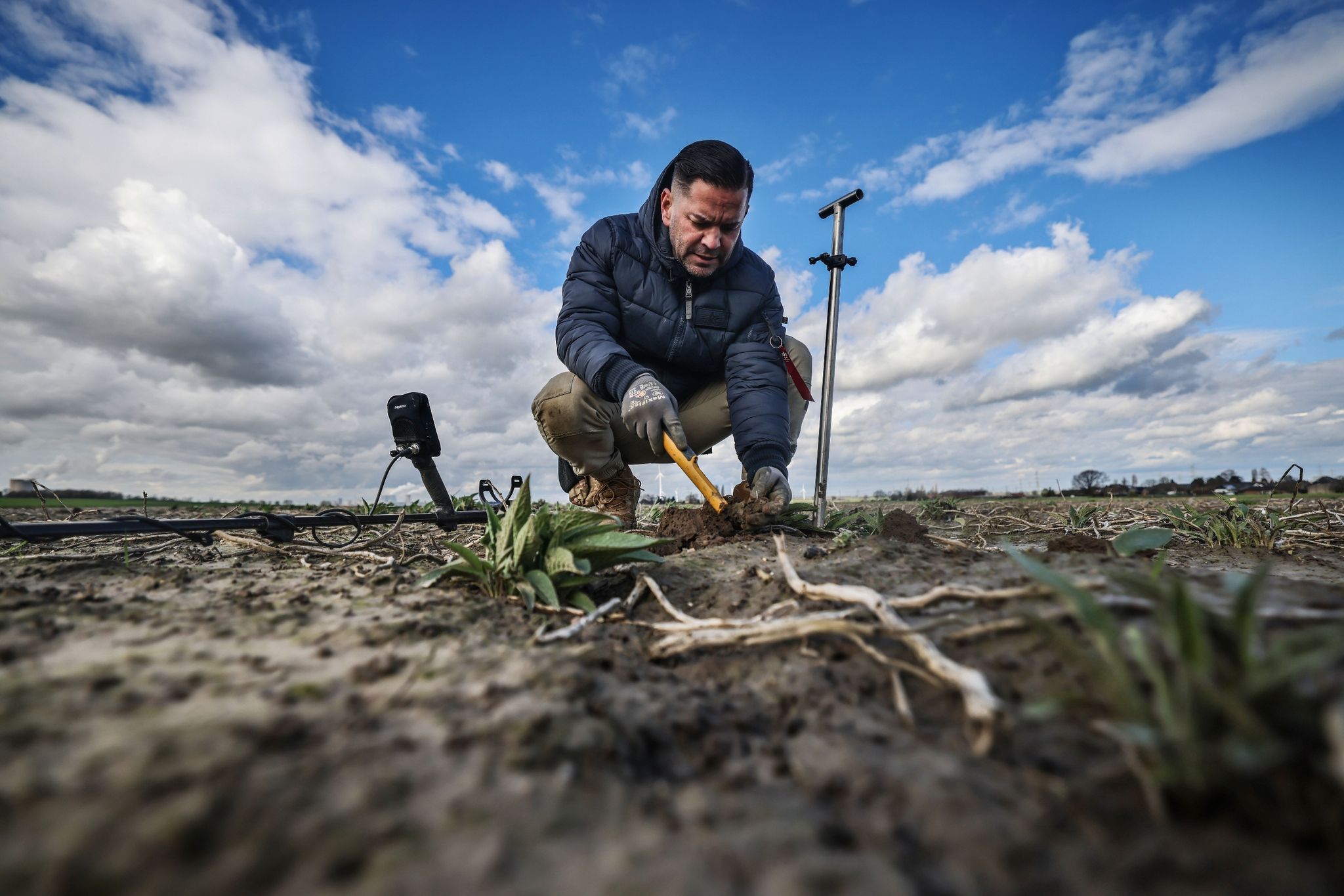 Profi-Schatzsucher auf der Suche nach verborgenen Schätzen