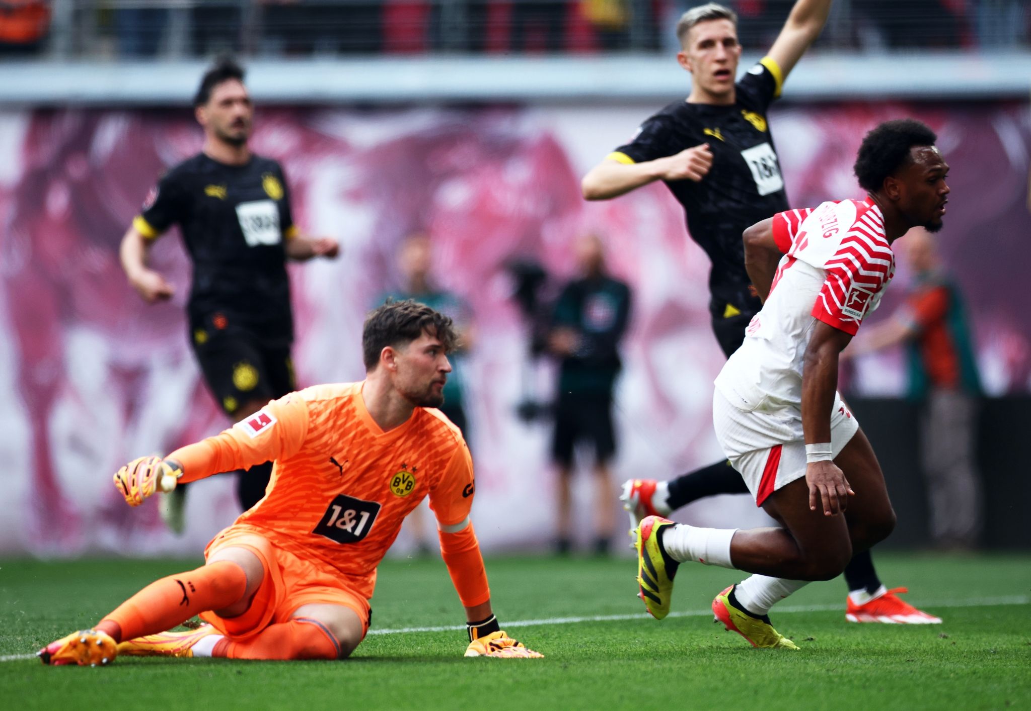 Leipzig gewinnt Topspiel gegen BVB – Bayern siegt dank Kane