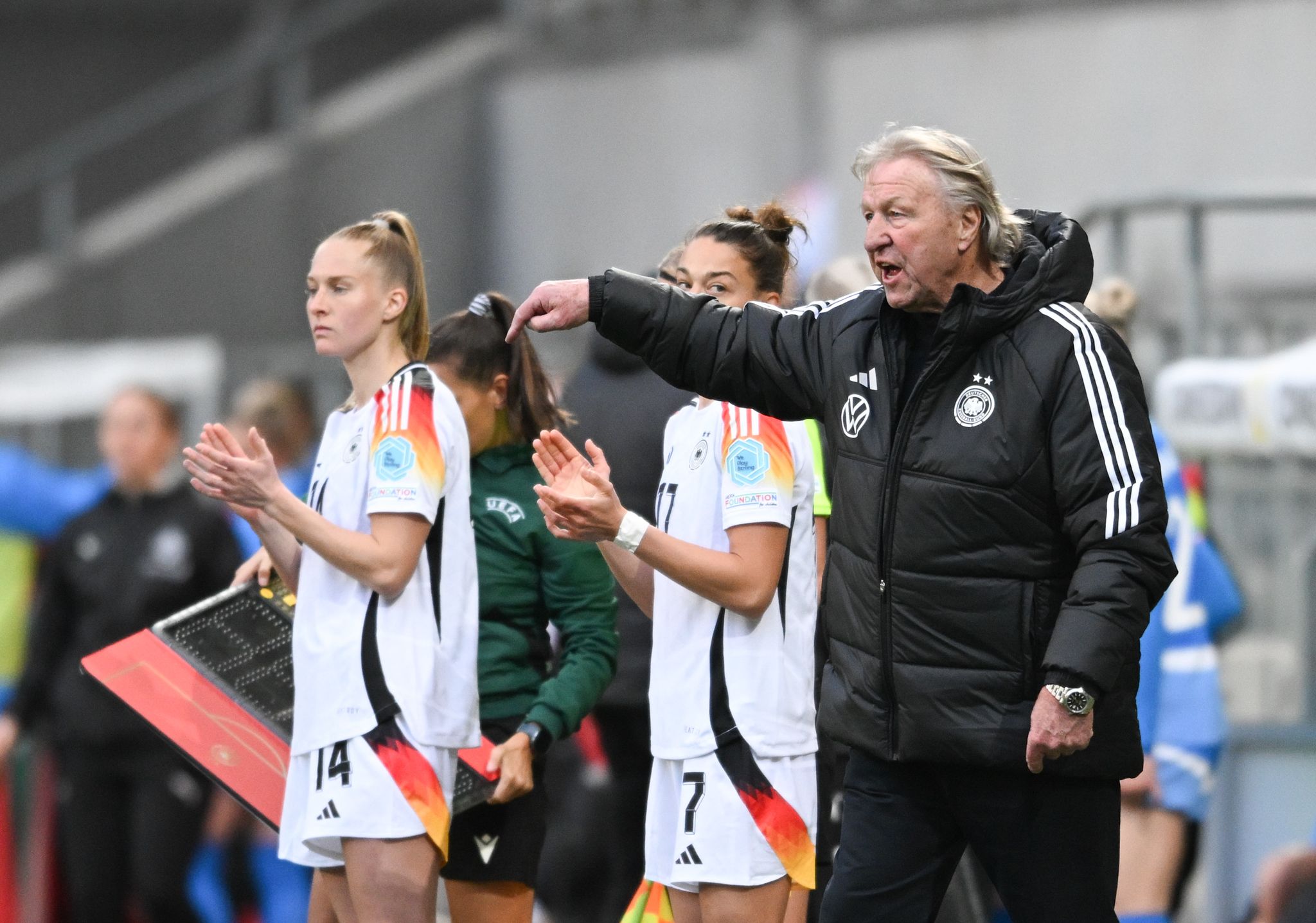 Horst Hrubesch: Verletzte Kapitänin Popp vor Olympia-Comeback sicher