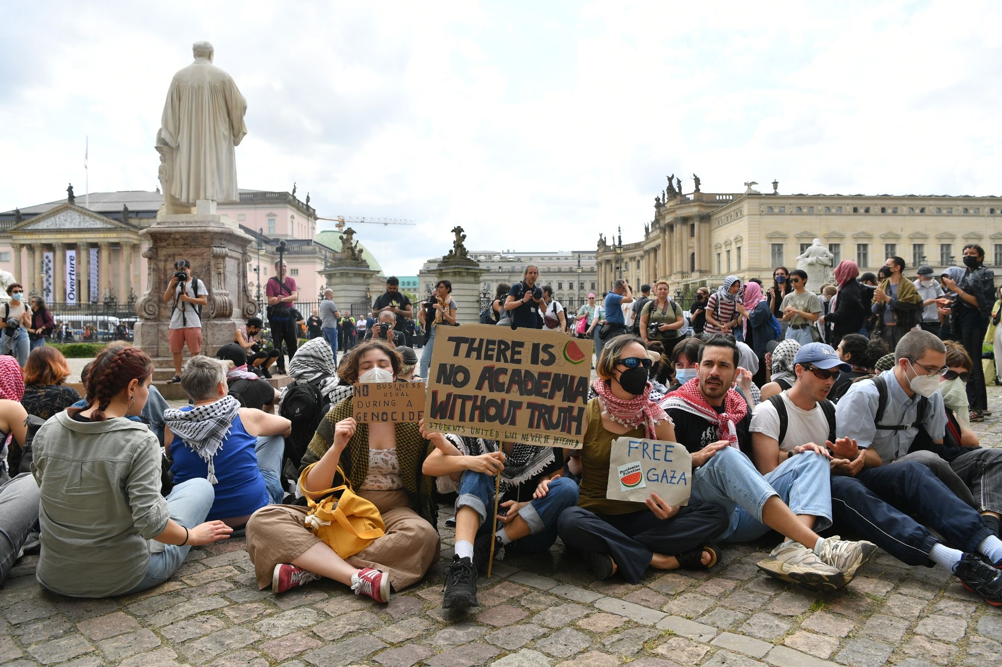 Aktivisten besetzen Räume in Berliner Humboldt-Uni