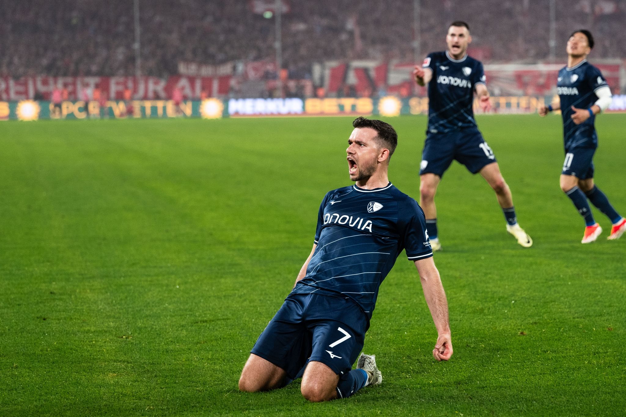 Bochum schafft Klassenerhalt in letzter Minute gegen Düsseldorf