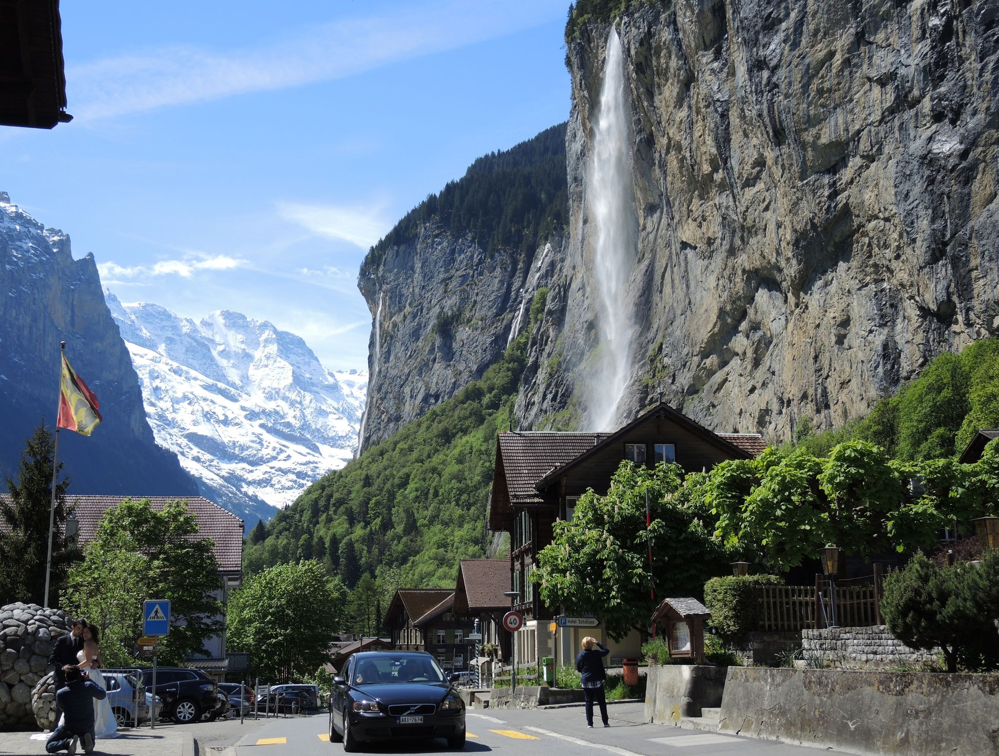 Handy-Touristen: Schweizer Bergdorf erwägt Eintrittsgebühr