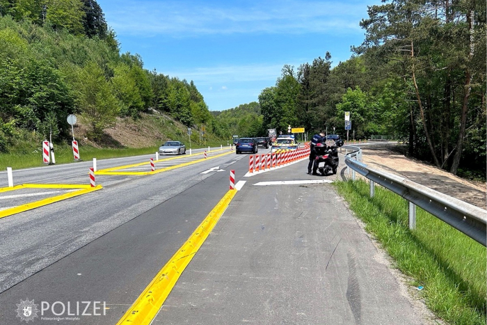 Stelzenberg: Rollerfahrer stürzt und wird eingeklemmt