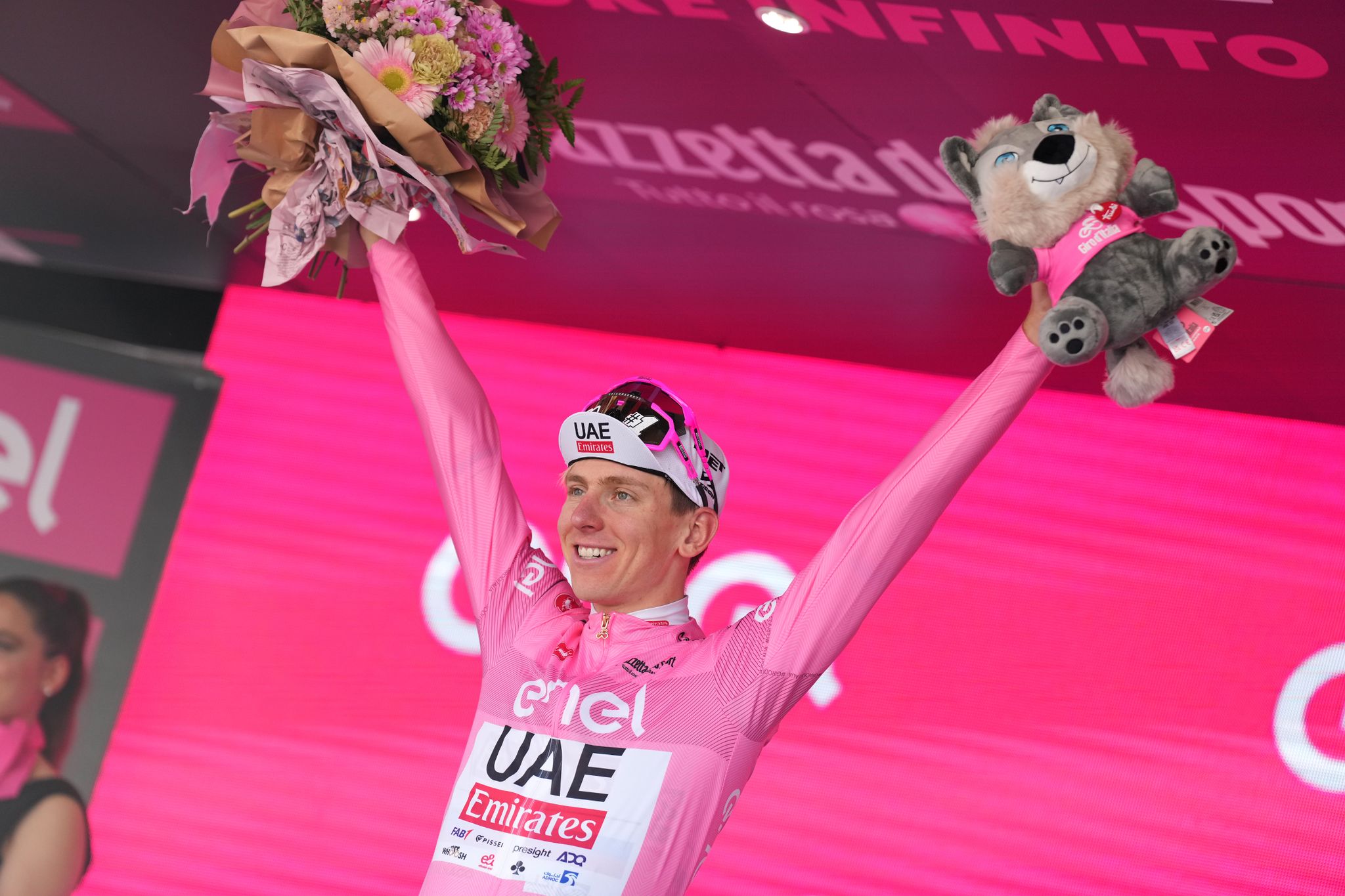 Pogacar triumphiert beim Giro d’Italia mit historischem Vorsprung