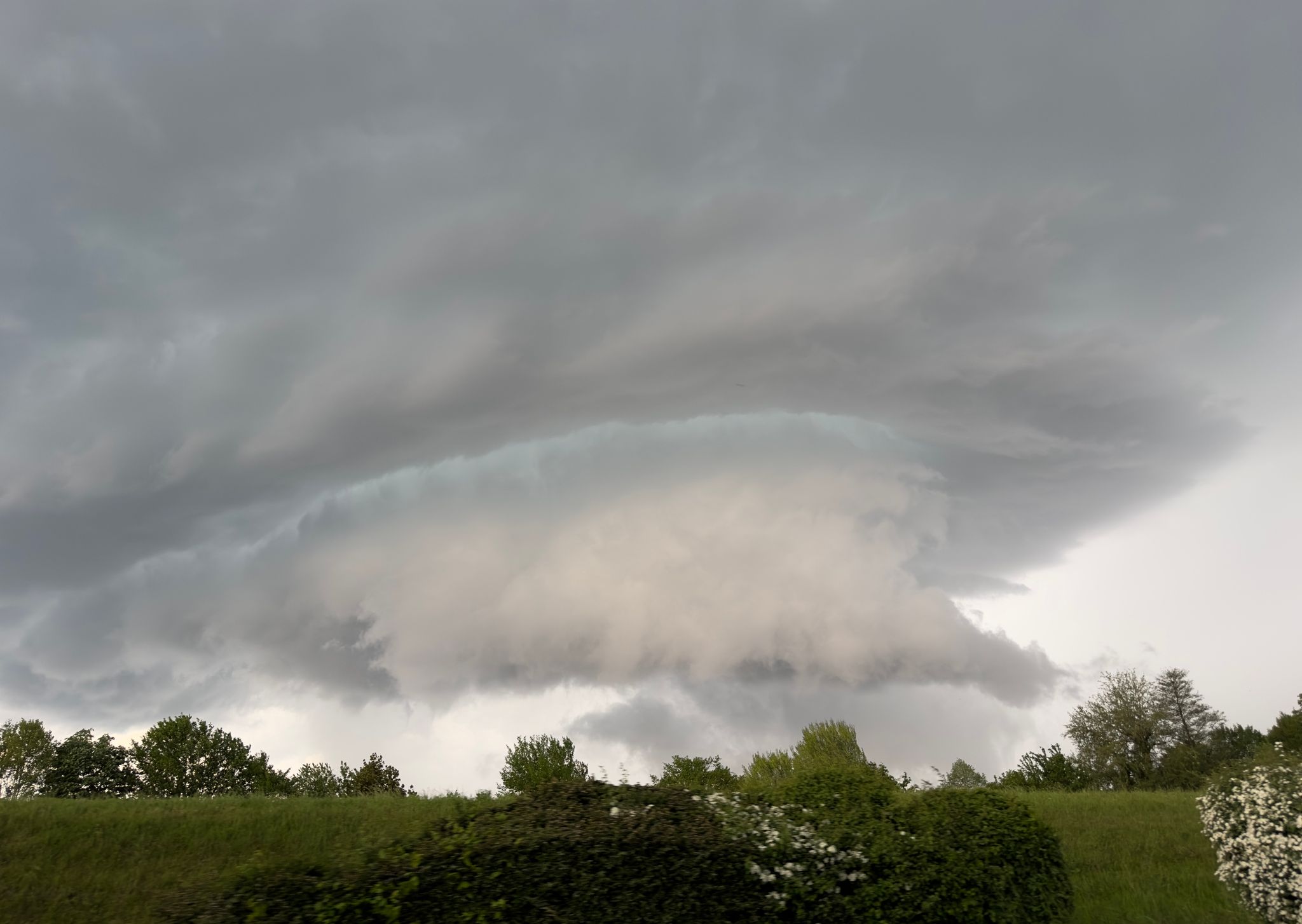 Unwetter und Gewitter in Deutschland: Zweigeteiltes Wetter am Freitag