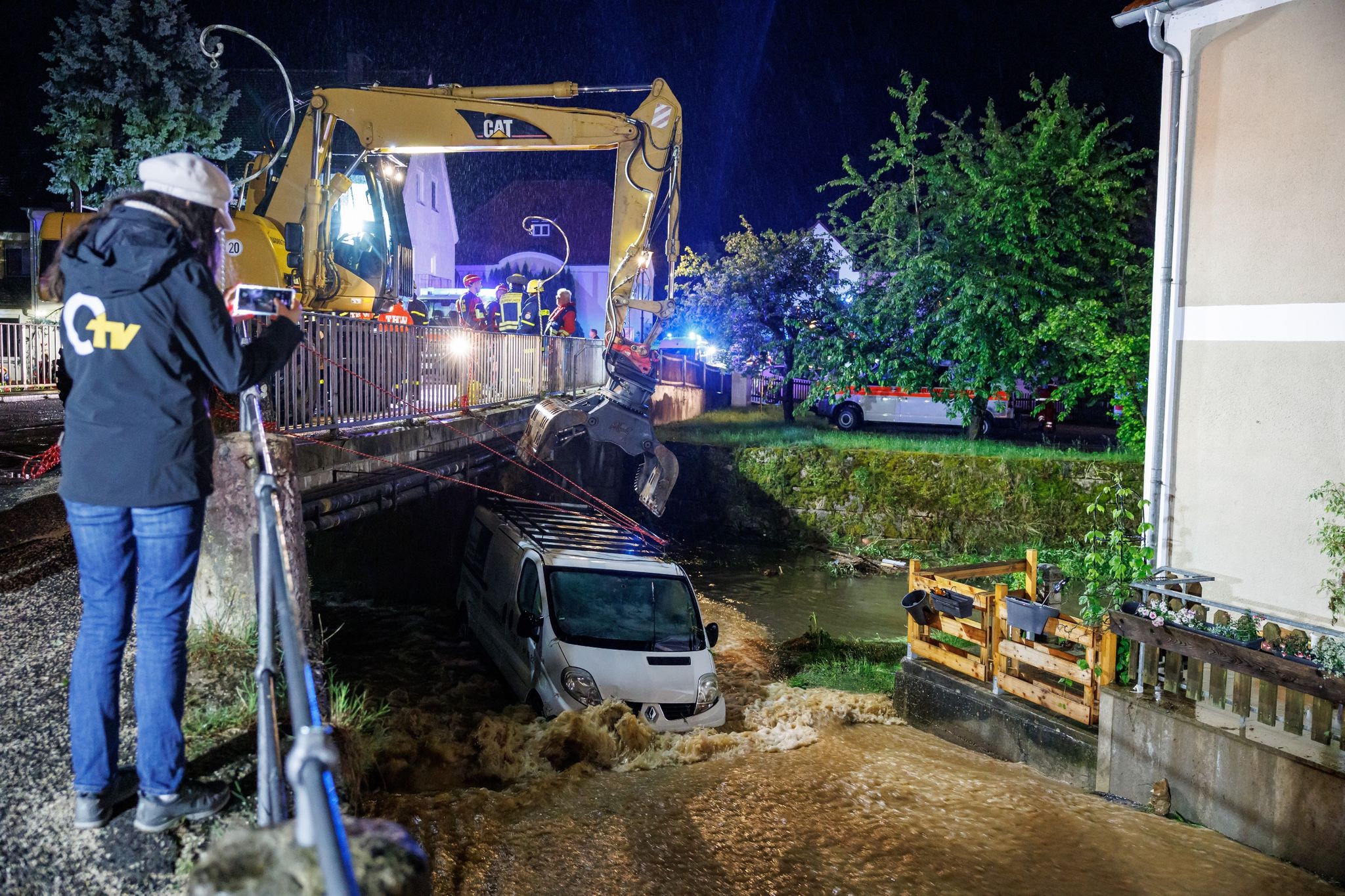 Unwetter in Deutschland: Hochwasser und Überschwemmungen in Bayern und Saarland