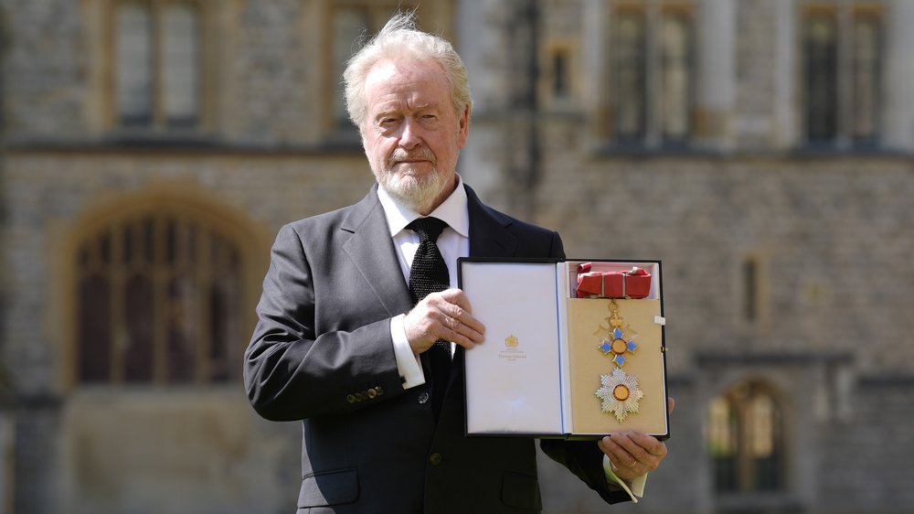 Regisseur Ridley Scott erhält höchste britische Auszeichnung von Prinz William verliehen