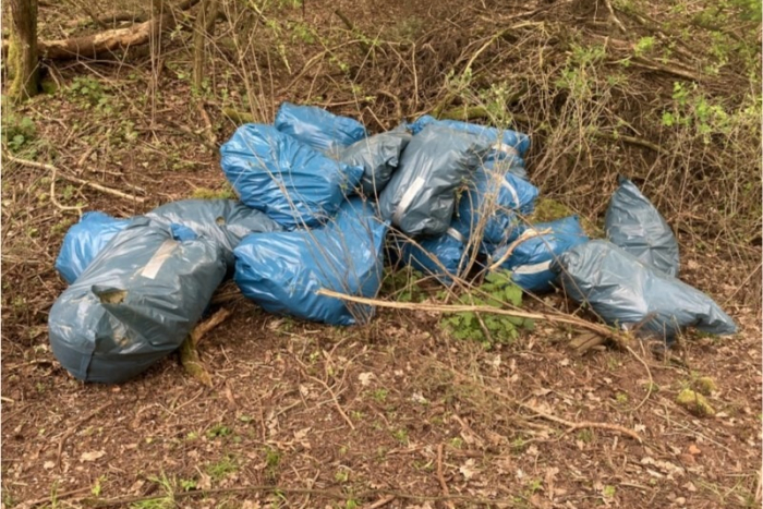 Röddenau: Illegal entsorgte Dämmwolle in Frankenberg, Polizei sucht nach Zeugen