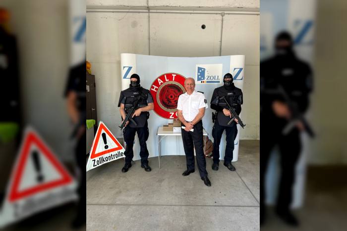 Hamburg: Zoll stellt Schmuggelfahrzeug mit 10 Kilo Kokain sicher