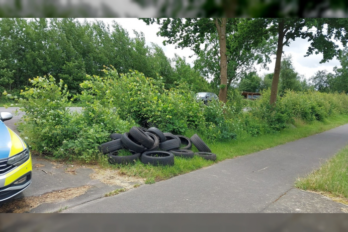 Escheburg: Autoreifen entsorgt