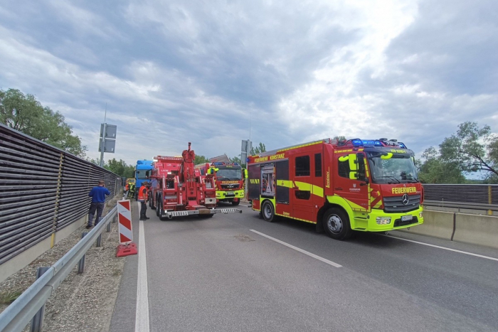 Konstanz: Diesel läuft nach Auffahrunfall aus LKW-Tank aus