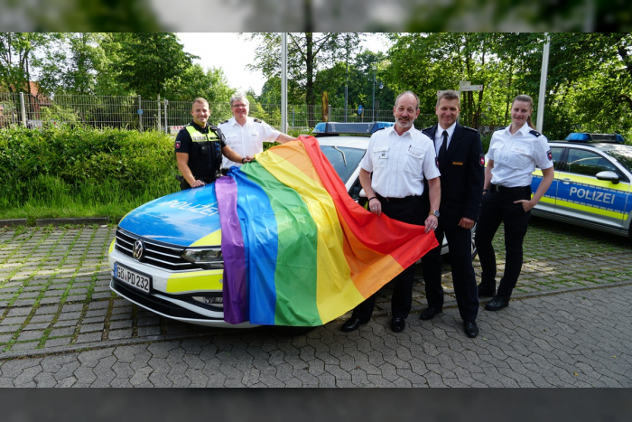 Northeim: Polizei Göttingen zeigt Flagge zum IDAHOBIT