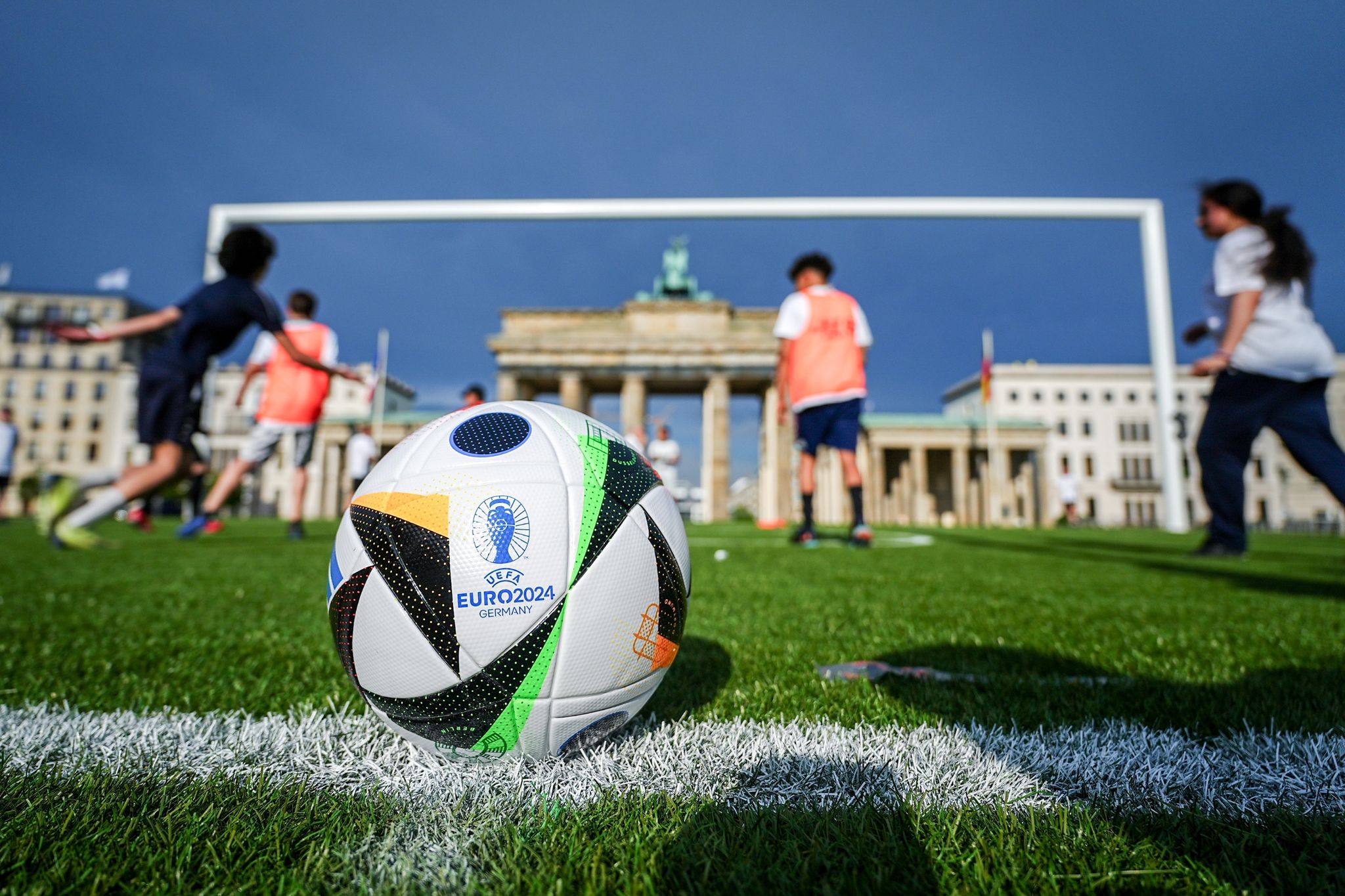 Countdown zur Fußball-EM: Stars, Tickets und Favoriten