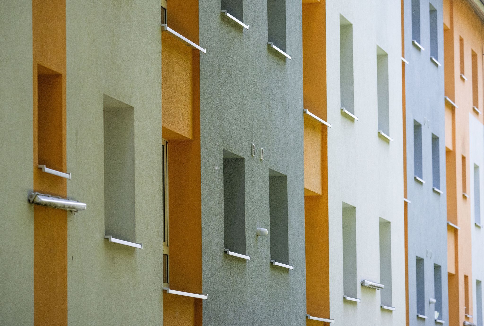 Bezahlbare Wohnungen in Deutschland: Kaufpreise sinken, Einkommen steigen