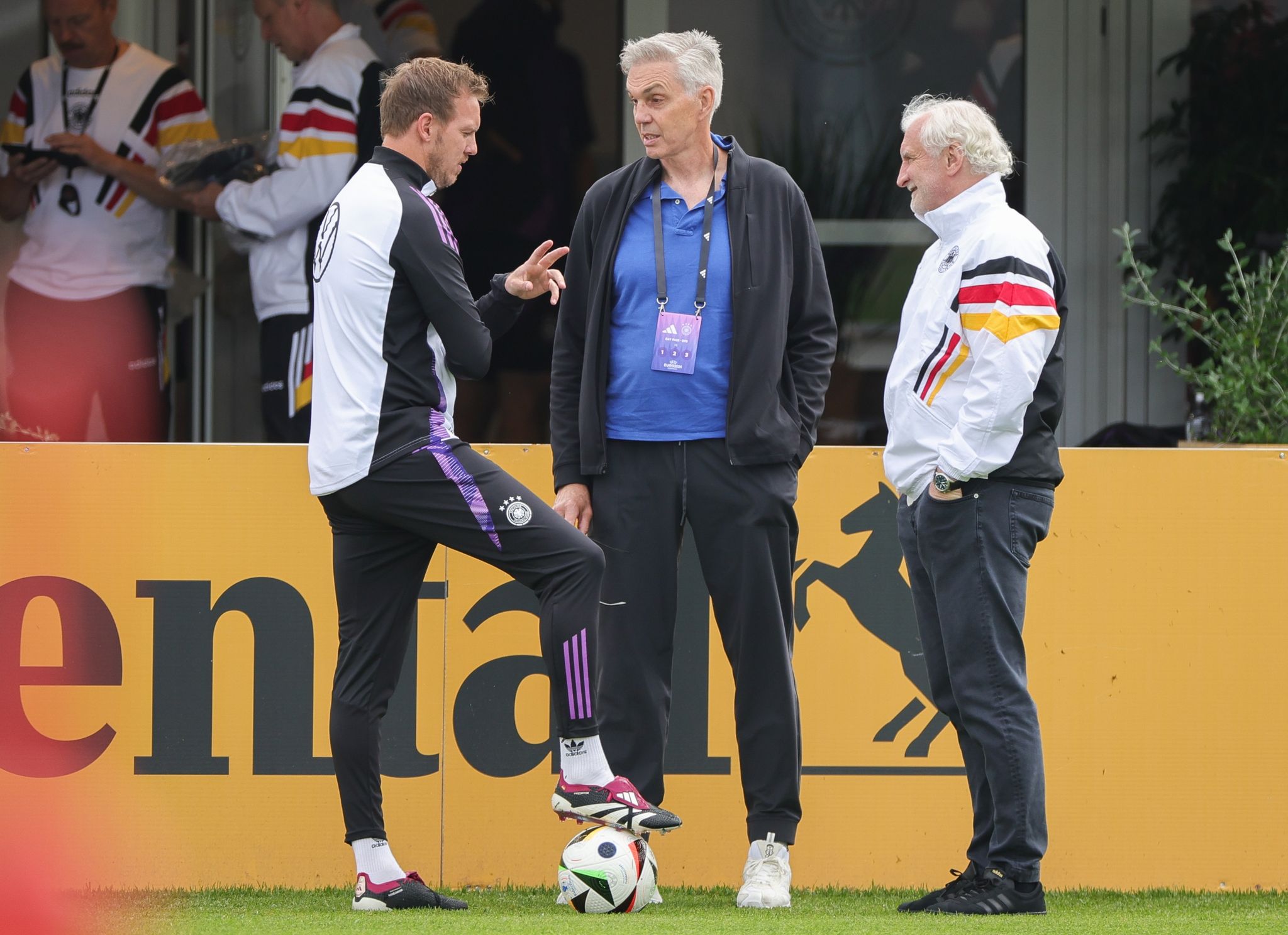 EM-Vorbereitung: Weltmeisterlicher Besuch für DFB-Team