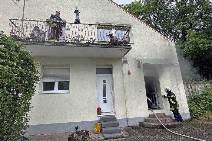Wellesweiler: Feuerwehr rettet Frau aus brennendem Haus