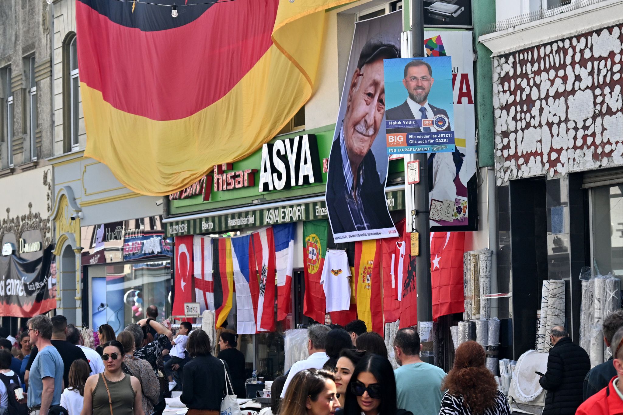 Steinmeier besucht Kölner Keupstraße 20 Jahre nach Anschlag