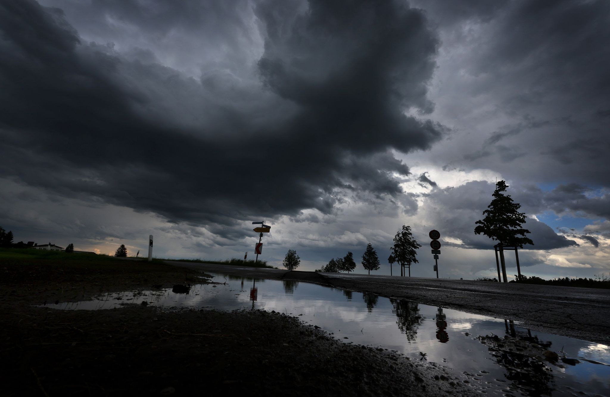 Unwetterwarnung in Deutschland: Gewitter und Schauer erwartet