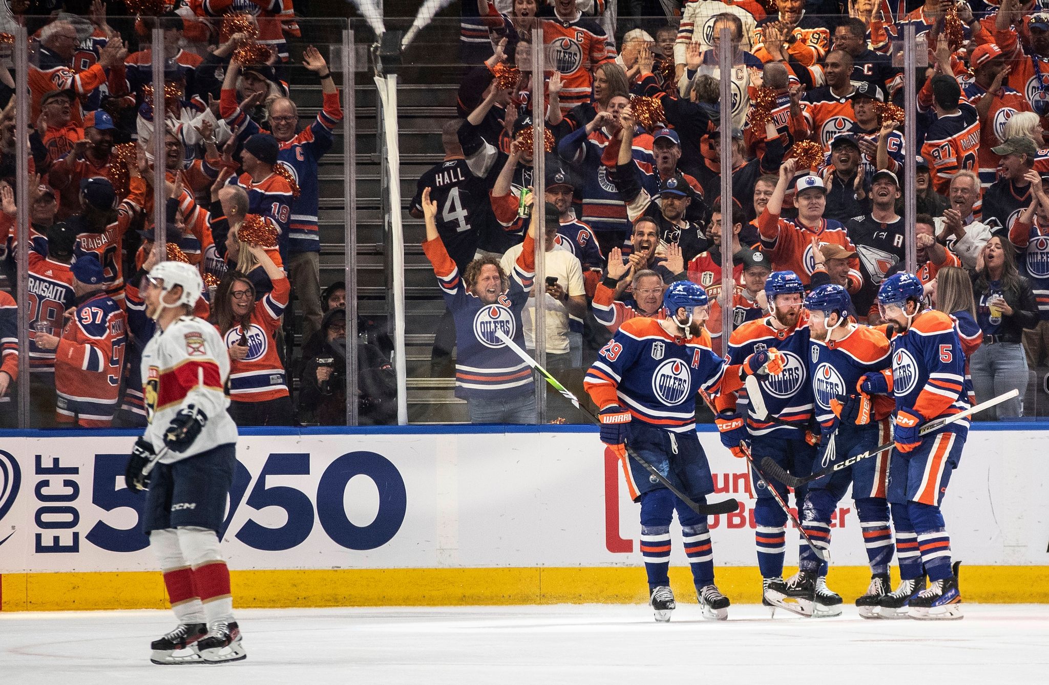 NHL-Finals: Furios aufspielende Oilers verkürzen auf 1:3