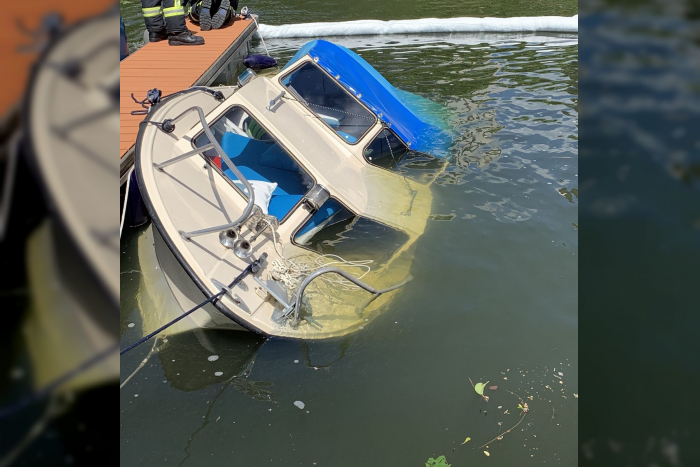 Wiesbaden: Boot Sinkt Am Schiersteiner Hafen - Newsflash24