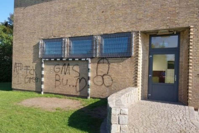 Graffitischmierereien an Schule in Tellingstedt
