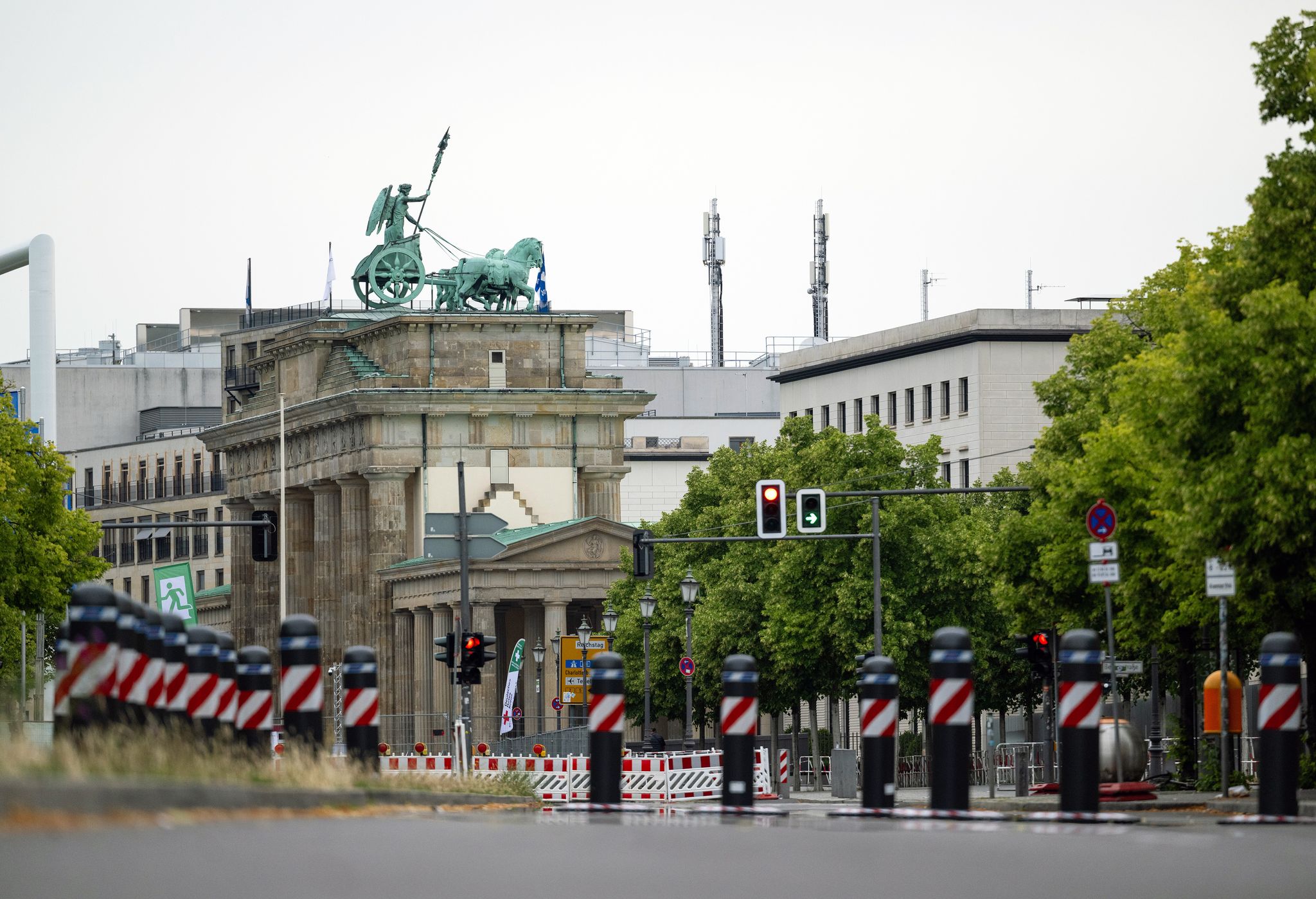 Teil der Fanzone am Reichstag geräumt wegen verdächtigem Gepäckstück