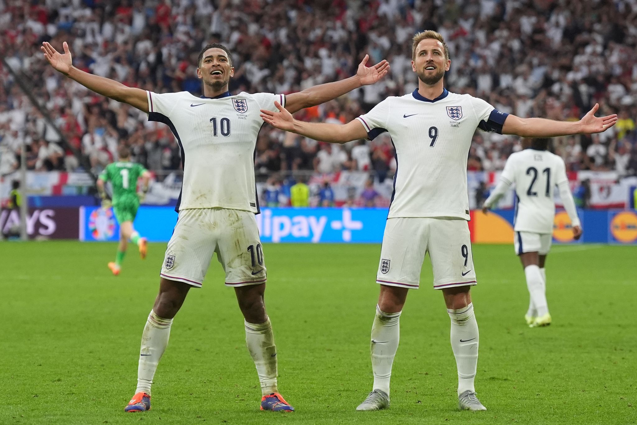 Bellinghams Fallrückzieher rettet England vor blamablem Aus