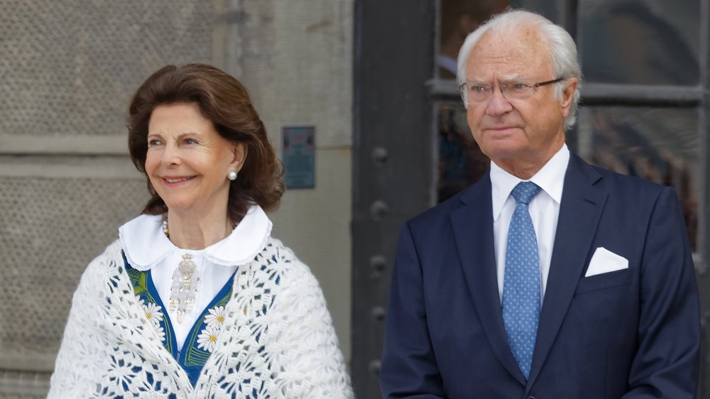 Mit Erdbeeren und Blumenkranz: Schwedische Royals feiern Mittsommer