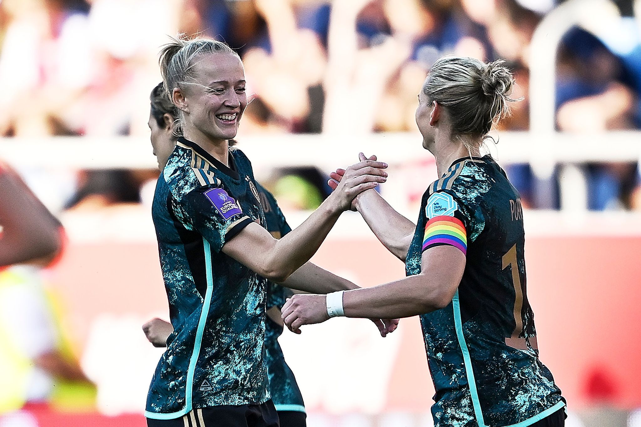 Deutsche Fußballerinnen siegen in Polen und qualifizieren sich für EM 2025