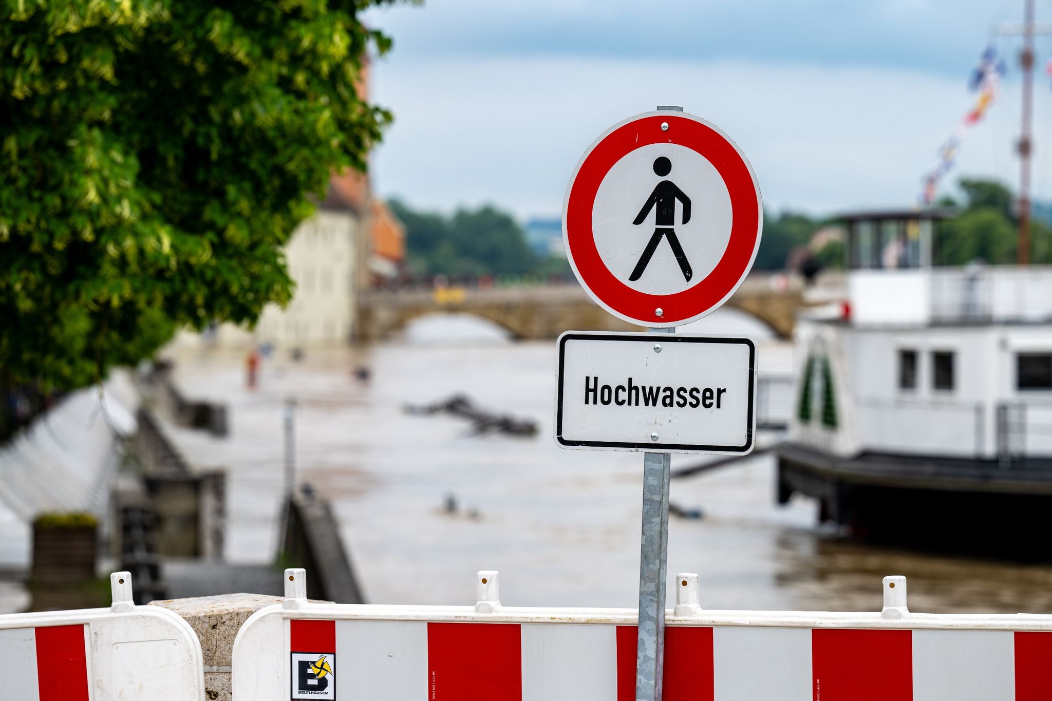 Hochwasser-Lage in einigen Gebieten weiter kritisch