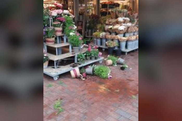 Neumünster: Mann wirft am Bahnhof um sich