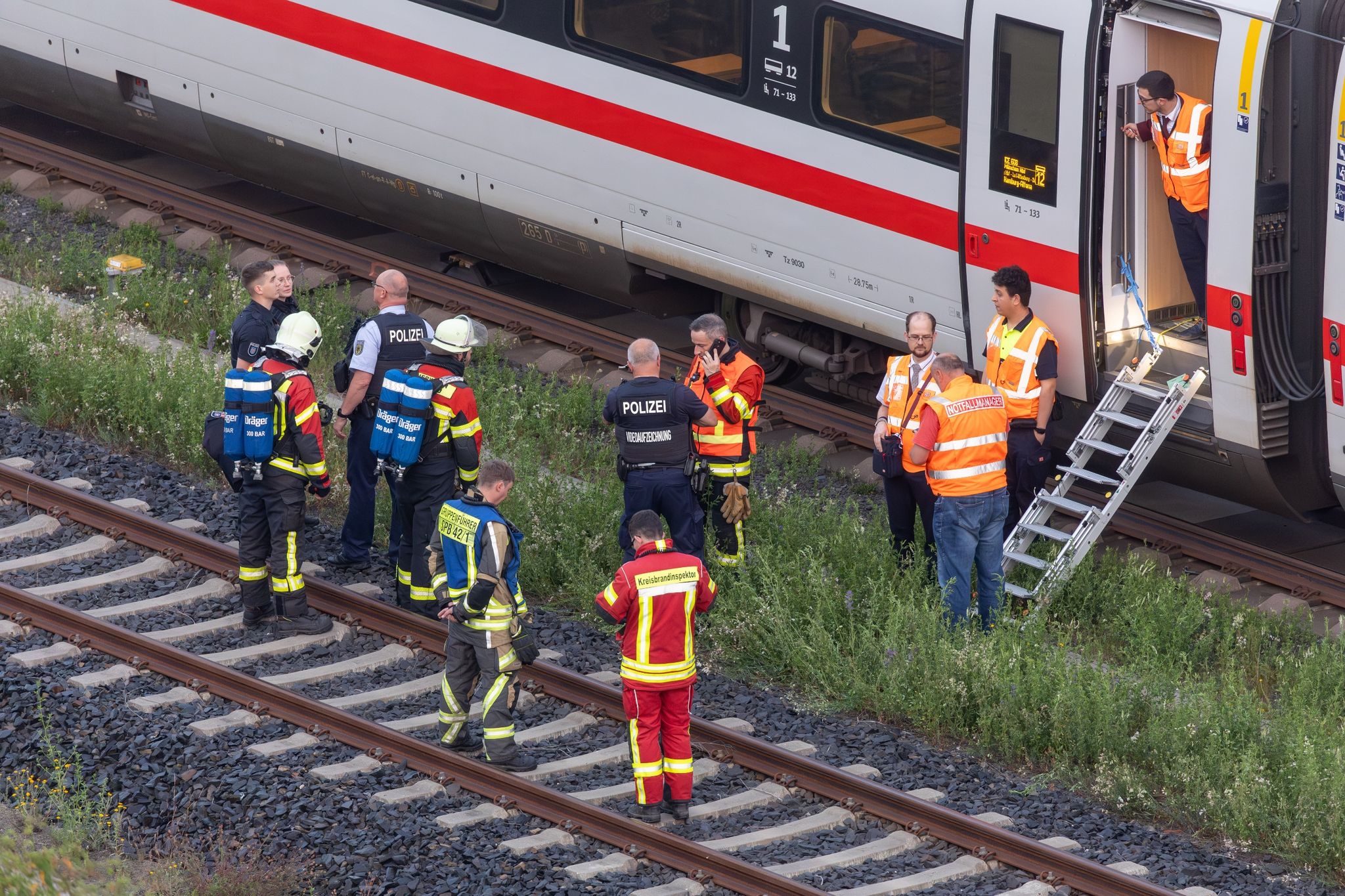 Rauch im ICE: Fernzüge müssen Fahrt unterbrechen