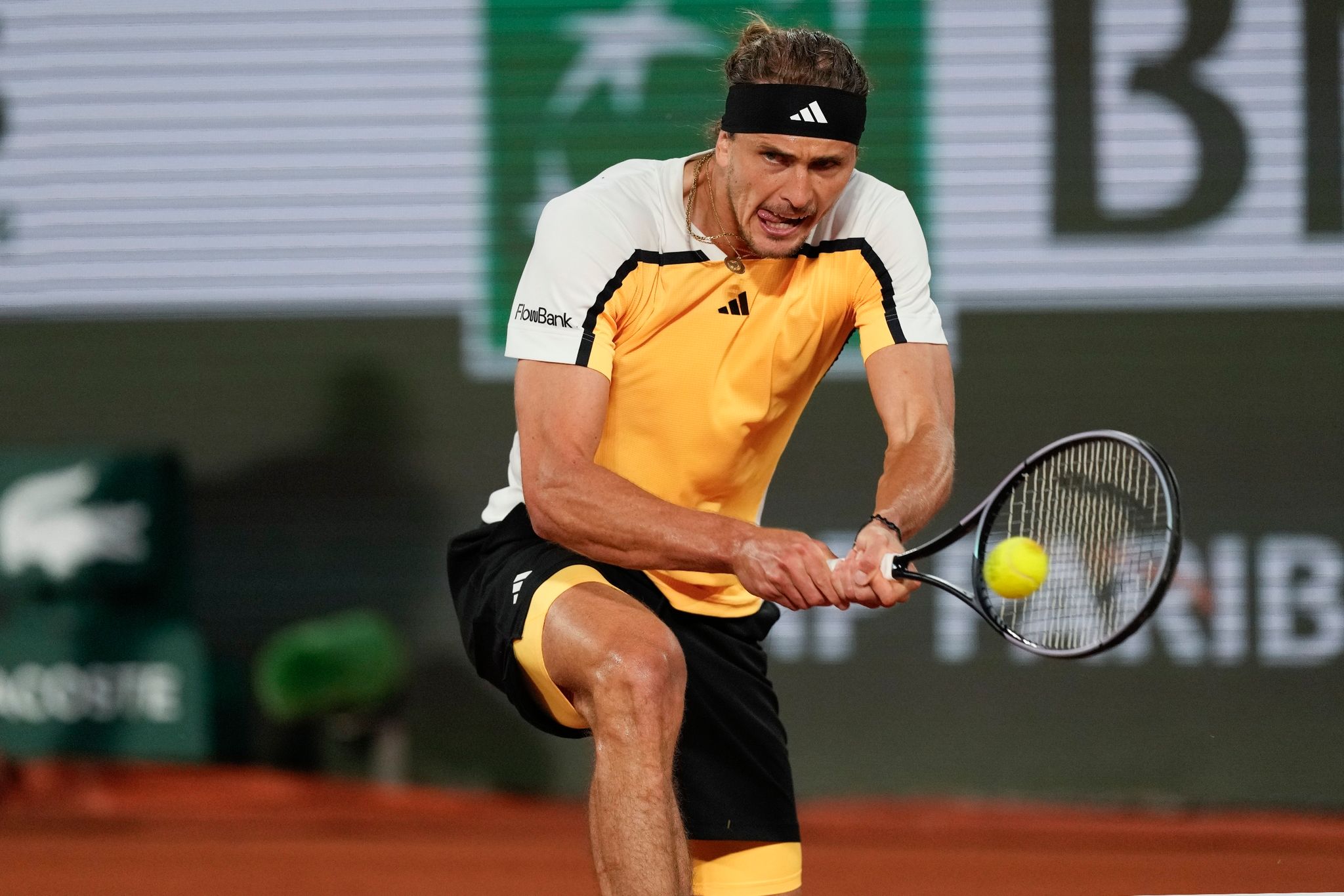 Tennisstar Zverev gewinnt Fünf-Satz-Krimi bei den French Open in Paris